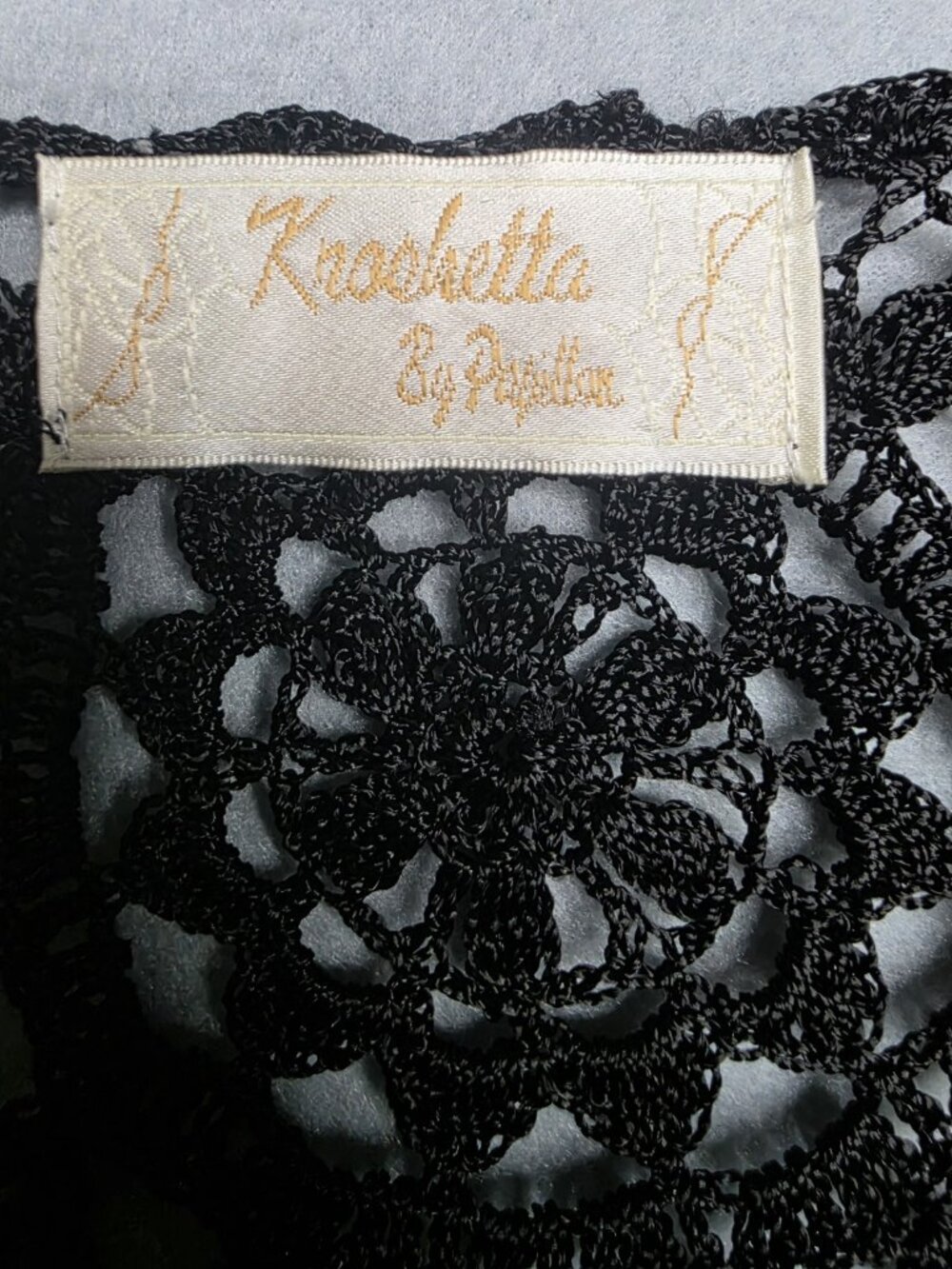 Stylish Black Crocheted Blouse with Long Sleeves & V-Neck - Size M - Picture 4 of 4